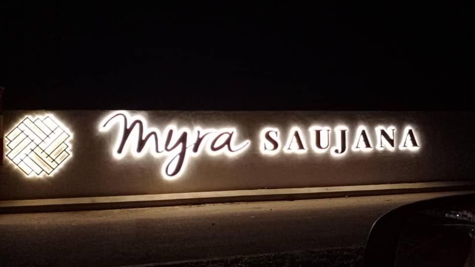 Faridz Homestay At Myra Saujana Kampong Simpang Empat Esterno foto