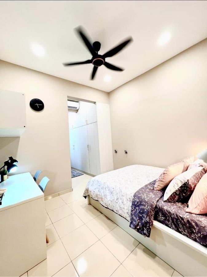 Faridz Homestay At Myra Saujana Kampong Simpang Empat Esterno foto