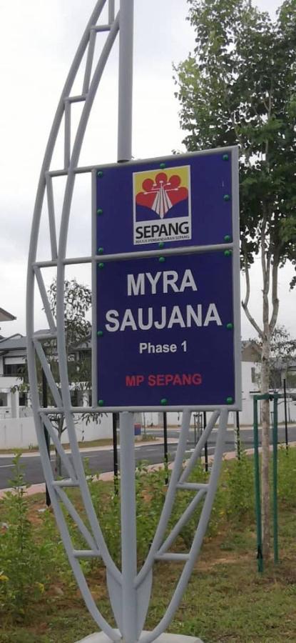 Faridz Homestay At Myra Saujana Kampong Simpang Empat Esterno foto