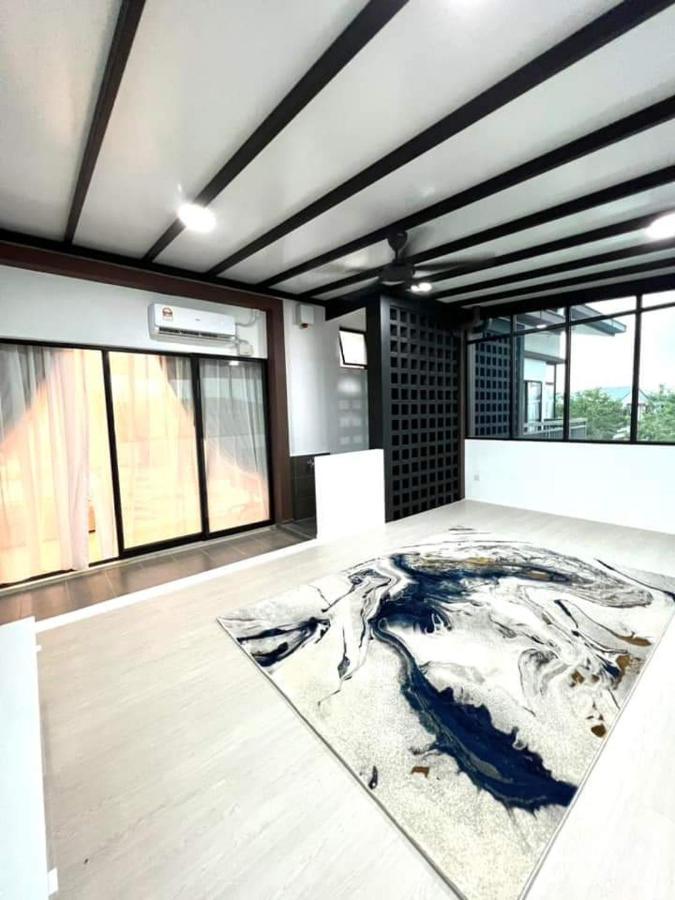 Faridz Homestay At Myra Saujana Kampong Simpang Empat Esterno foto
