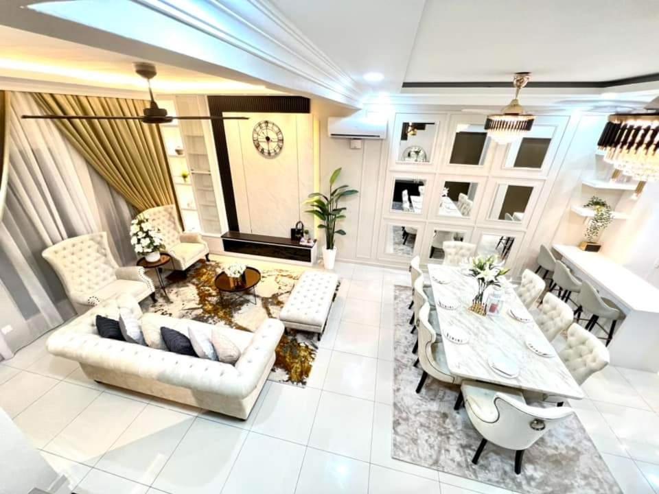 Faridz Homestay At Myra Saujana Kampong Simpang Empat Esterno foto